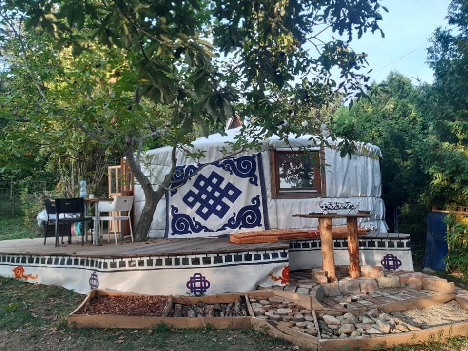 Jurta Az Erdo Mellett Dezsaval-Keresz-Tanya Hotel Pilisszentkereszt Exterior foto